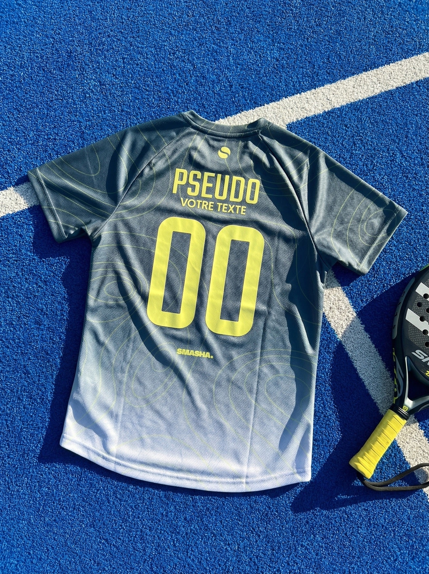 Dos d'un maillot SMASHA personnalisé avec pseudo, texte et numéro