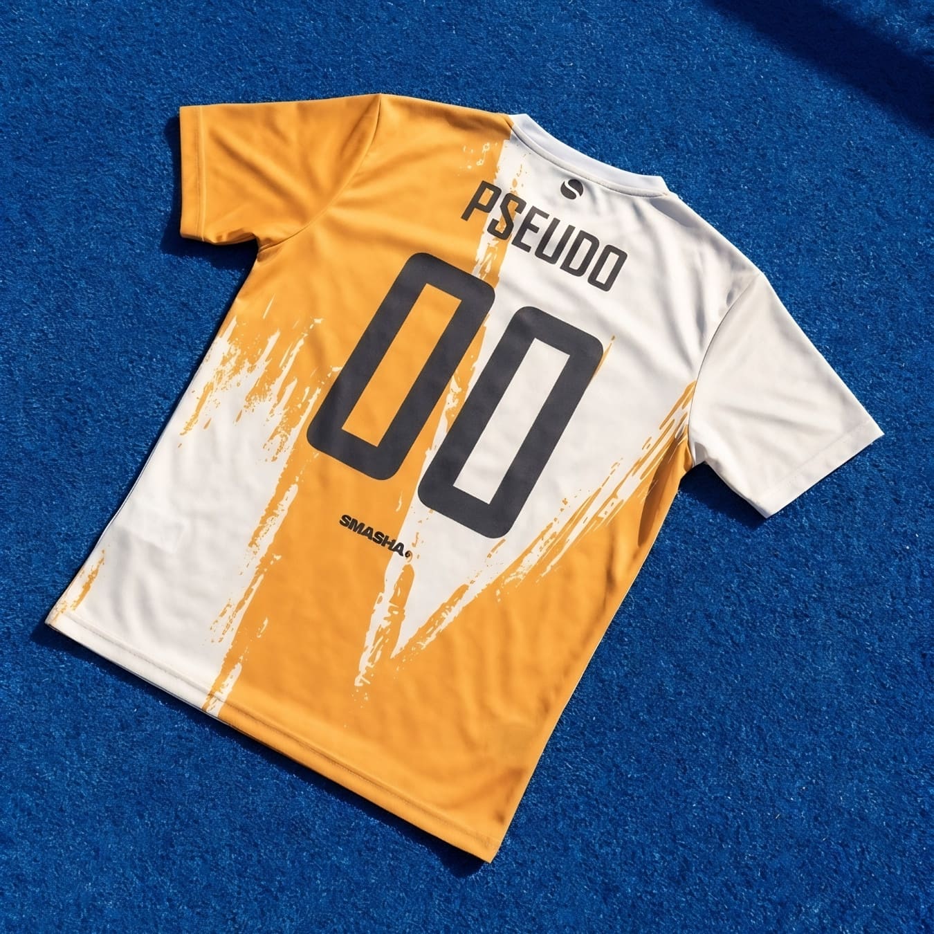 Vue arrière d'un maillot personnalisé avec nom et numéro